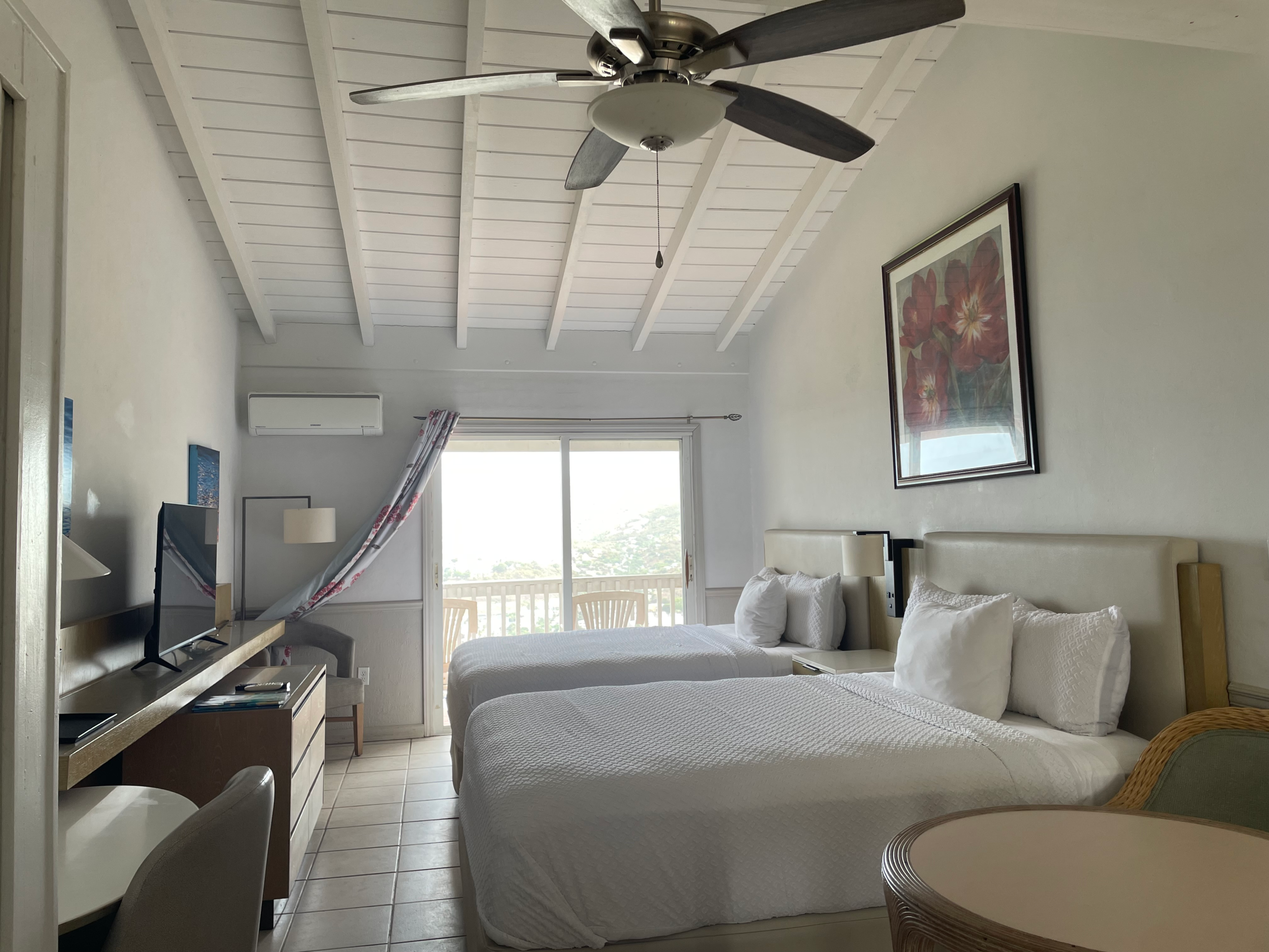 Queen Deluxe Double Ocean View room at Boundless Bliss Hotel